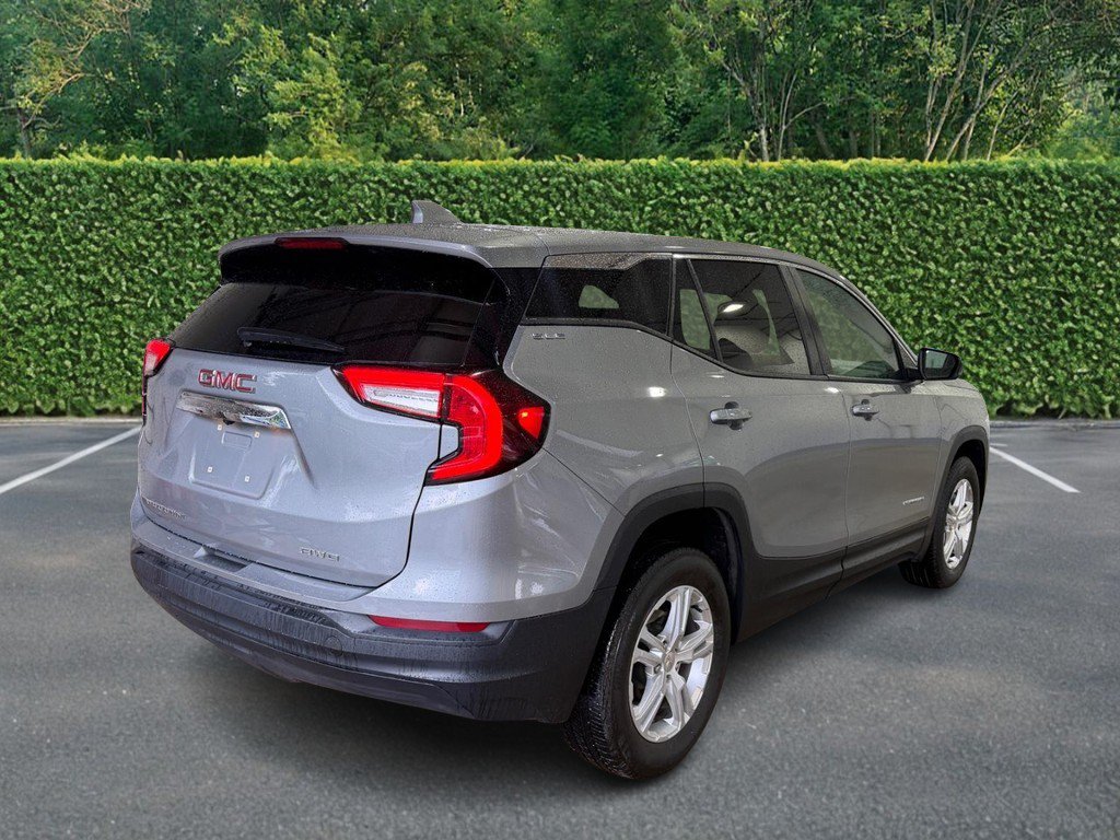 Used 2024 GMC Terrain SLE AWD/4WD image 3