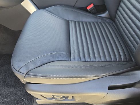 New 2026 Land Rover Discovery Limited Edition image 31