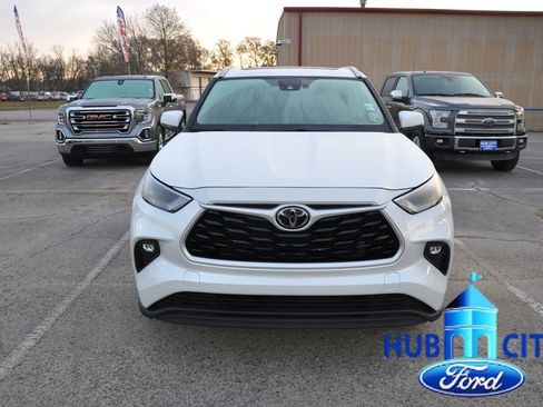 Used 2023 Toyota Highlander XLE image 8