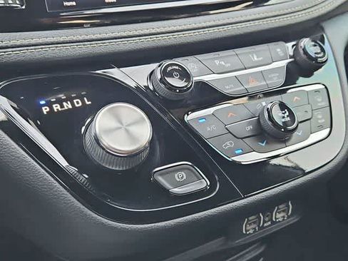 Used 2021 Chrysler Pacifica Touring w/ S Appearance Package FWD image 26