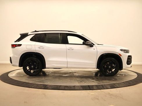 New 2026 Volkswagen Tiguan SE R-Line image 2