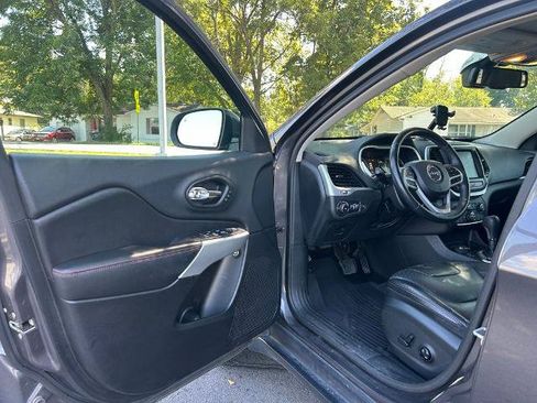Used 2018 Jeep Cherokee Trailhawk w/ Quick Order Package 27L AWD/4WD image 10