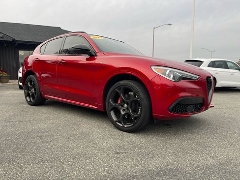 Used 2023 Alfa Romeo Stelvio Veloce image 11