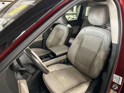 Used 2024 Lincoln Nautilus Reserve w/ Equipment Group 202A image 13