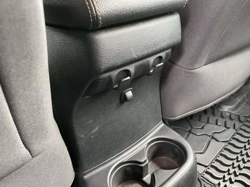 Used 2018 Jeep Wrangler Unlimited Sport AWD/4WD image 13