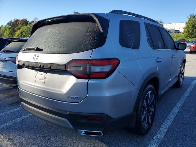 Used 2025 Honda Pilot Touring image 6