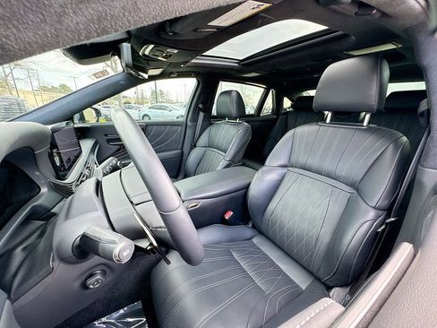Used 2024 Lexus LS 500 AWD w/ Luxury Package image 12