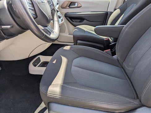 Used 2022 Chrysler Voyager LX FWD image 15