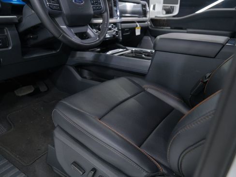 Used 2025 Ford F550 4x4 Crew Cab Super Duty image 36