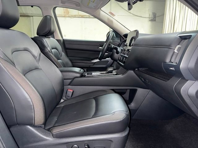 Used 2024 Nissan Pathfinder SL w/ SL Premium Package AWD/4WD image 23