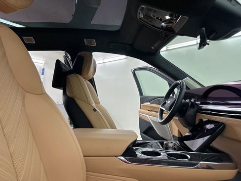 Certified 2025 Cadillac Escalade IQ Sport 2 w/ LPO, ONYX Package image 20