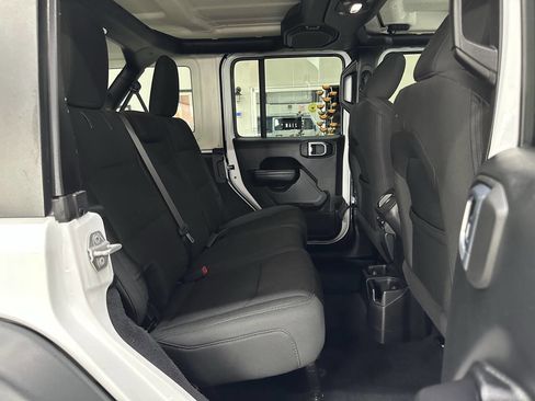 Used 2018 Jeep Wrangler Unlimited Sport S AWD/4WD image 15