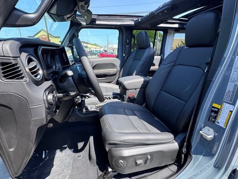 New 2026 Jeep Wrangler Unlimited Sahara AWD/4WD image 13
