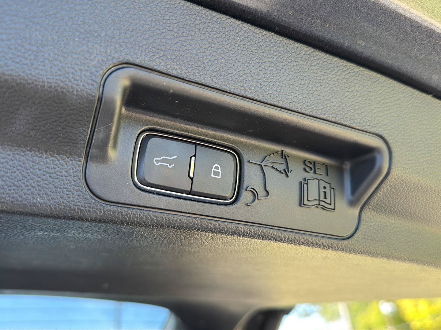 Used 2020 Ford Explorer Limited RWD image 38