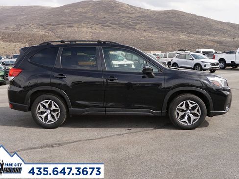Used 2020 Subaru Forester Premium image 7