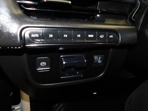 Used 2021 Cadillac Escalade ESV Sport Platinum w/ Heavy-Duty Trailer Package image 23