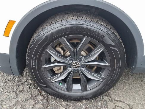 Certified 2024 Volkswagen Tiguan SE image 28