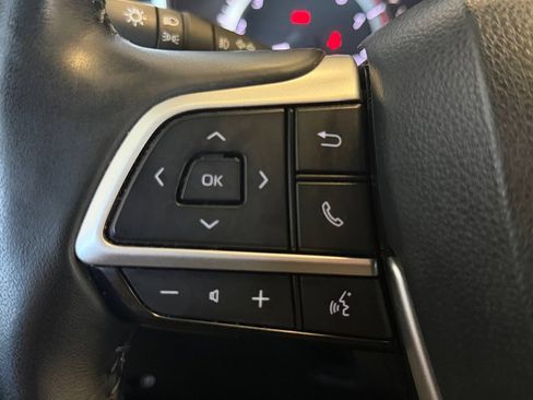 Used 2023 Toyota Highlander XLE FWD image 30