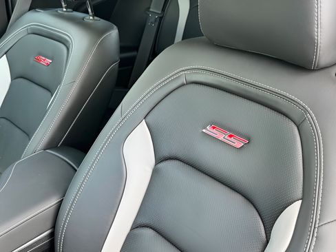 Used 2020 Chevrolet Camaro SS RWD image 29