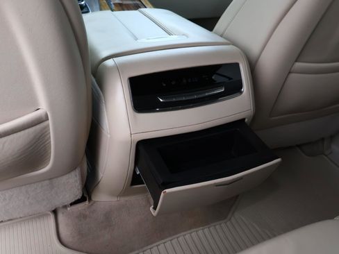 Used 2022 Cadillac Escalade ESV Premium Luxury Platinum image 19