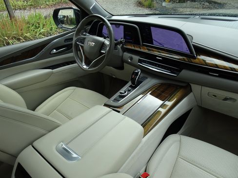 Used 2023 Cadillac Escalade Sport Platinum image 24