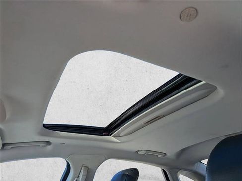 Used 2017 Ford Fusion SE w/ Equipment Group 601A image 18