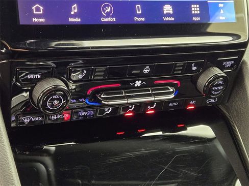 Used 2024 Jeep Grand Cherokee Limited image 32