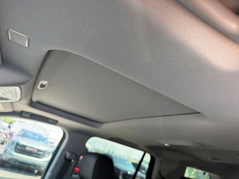 Used 2020 GMC Yukon Denali w/ Denali Premium Package AWD/4WD image 9