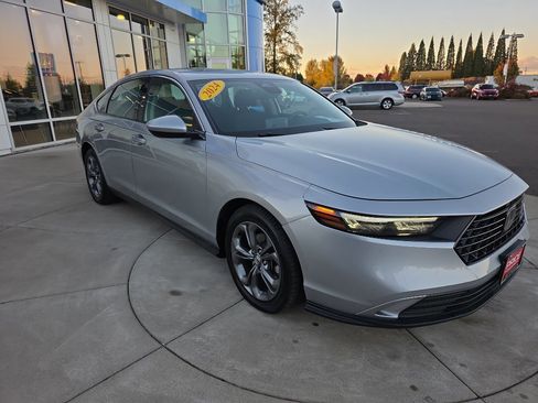 Used 2024 Honda Accord EX image 9