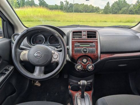 Used 2013 Nissan Versa SV FWD image 27