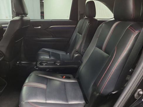 Used 2019 Toyota Highlander SE AWD/4WD image 29