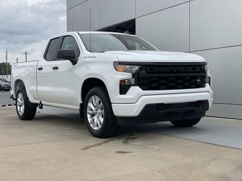 Used 2022 Chevrolet Silverado 1500 Custom AWD/4WD image 2