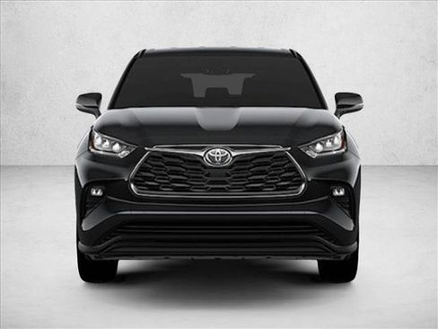 Used 2025 Toyota Highlander Platinum image 2