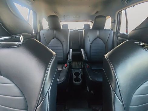 Used 2023 Toyota Highlander XLE AWD/4WD image 17