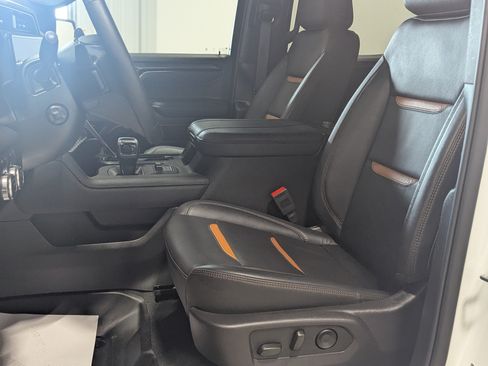 Used 2025 GMC Sierra 1500 AT4 w/ AT4 Premium Package AWD/4WD image 12