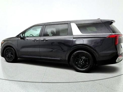Used 2025 Kia Carnival FWD image 7