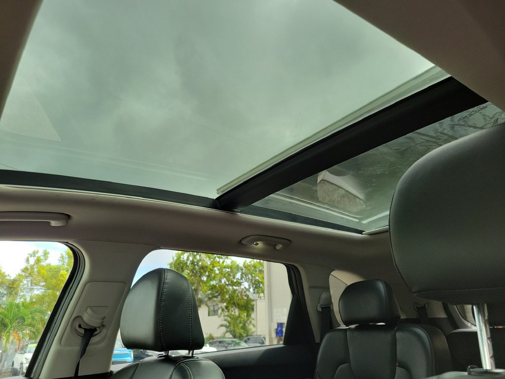 Certified 2023 Kia Sorento EX w/ Panoramic Sunroof Package FWD image 3