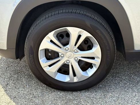 Certified 2024 Chevrolet Trax LS FWD image 10