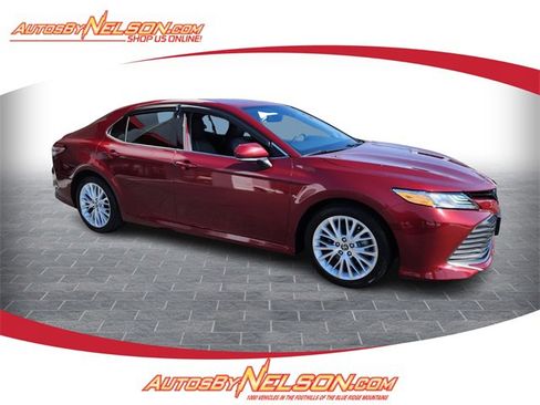Used 2020 Toyota Camry XLE image 1