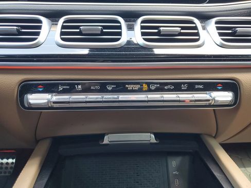 Used 2025 Mercedes-Benz GLS 580 4MATIC image 22