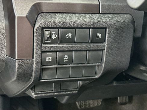 Used 2025 Toyota 4Runner SR5 AWD/4WD image 17