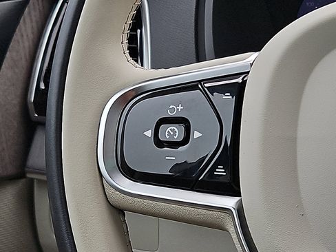 Certified 2023 Volvo XC90 B6 Plus image 22