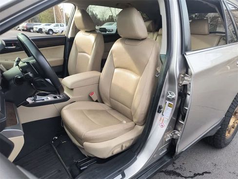 Used 2018 Subaru Outback 3.6R Limited image 11