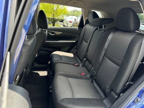 Used 2020 Nissan Rogue SV w/ Premium Package FWD image 16