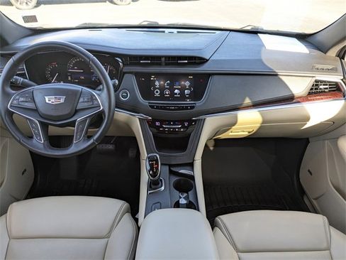 Used 2018 Cadillac XT5 Luxury w/ Driver Awareness Package image 16