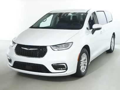 Used 2023 Chrysler Pacifica Touring-L
