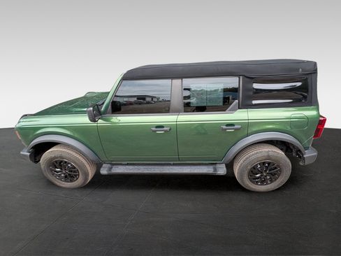 Used 2023 Ford Bronco 4-Door AWD/4WD image 4