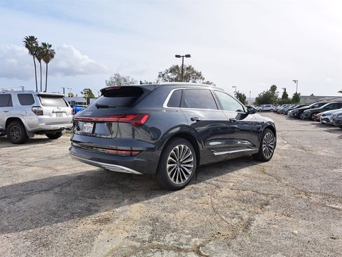 Used 2019 Audi e-tron Prestige w/ Prestige Package image 3