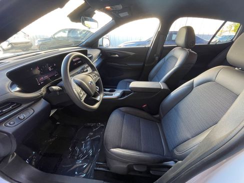 Used 2025 Buick Envista Preferred image 25