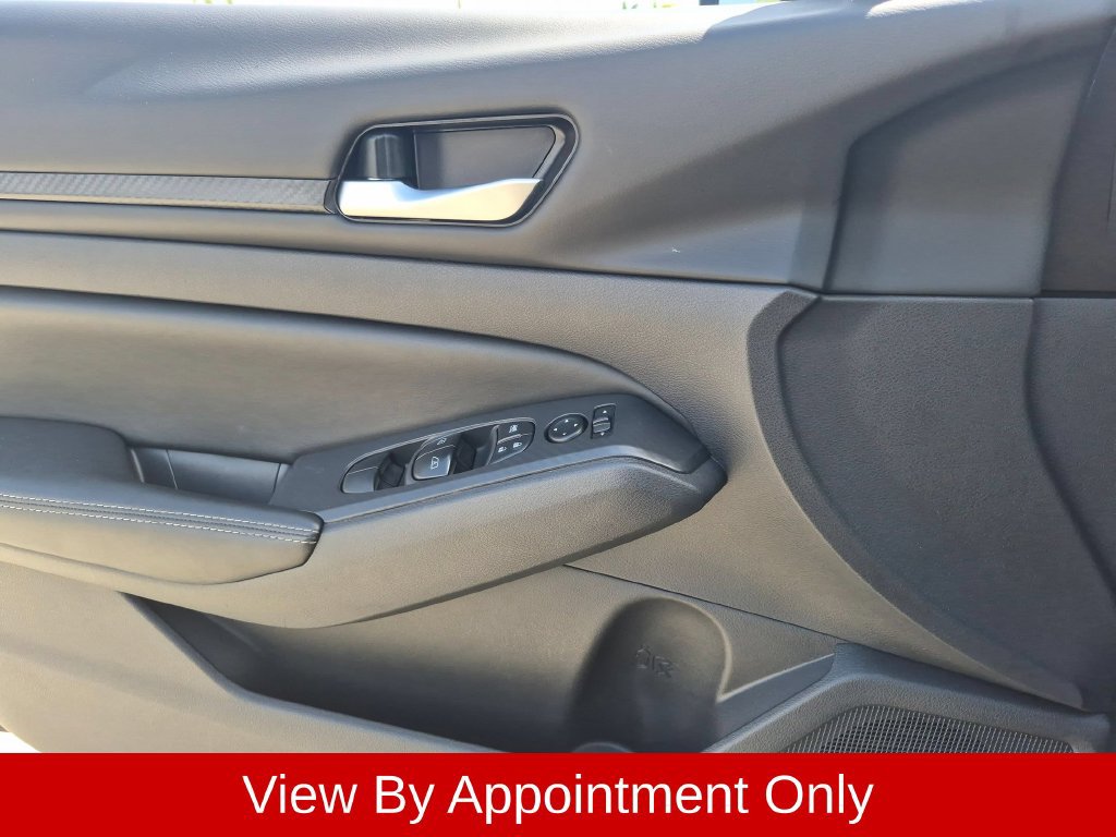 Used 2025 Nissan Altima 2.5 SV FWD image 21